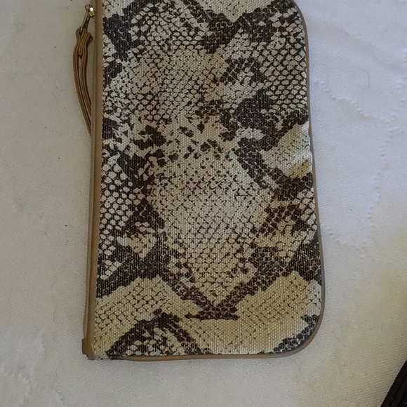 Clutch - Picture 2 of 4